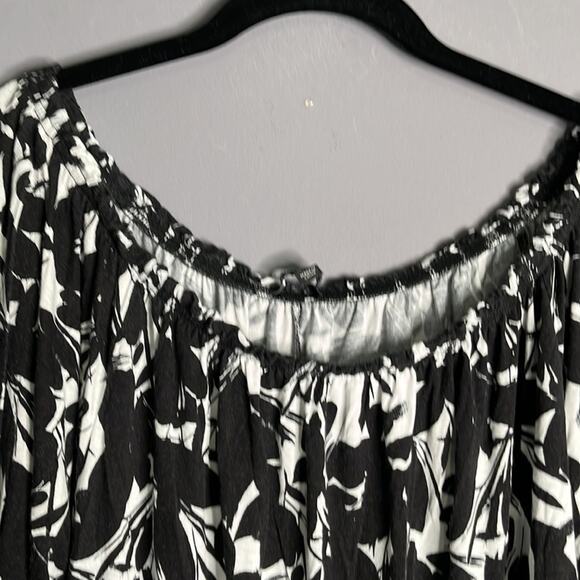 Lane Bryant Black and White Floral Cold Shoulder Top Size 18/20 - Picture 2 of 10